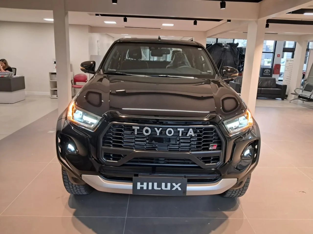 Toyota Hilux SR 2025