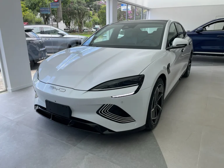 BYD Seal 2025 é lançado na China com maior capacidade de recarga