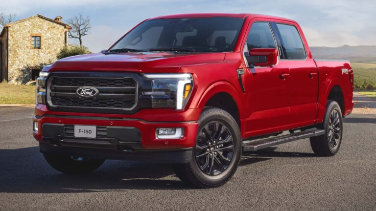 Ford F-150 2025 é lançada com mudanças discretas no visual e preço a partir de R$ 519.990