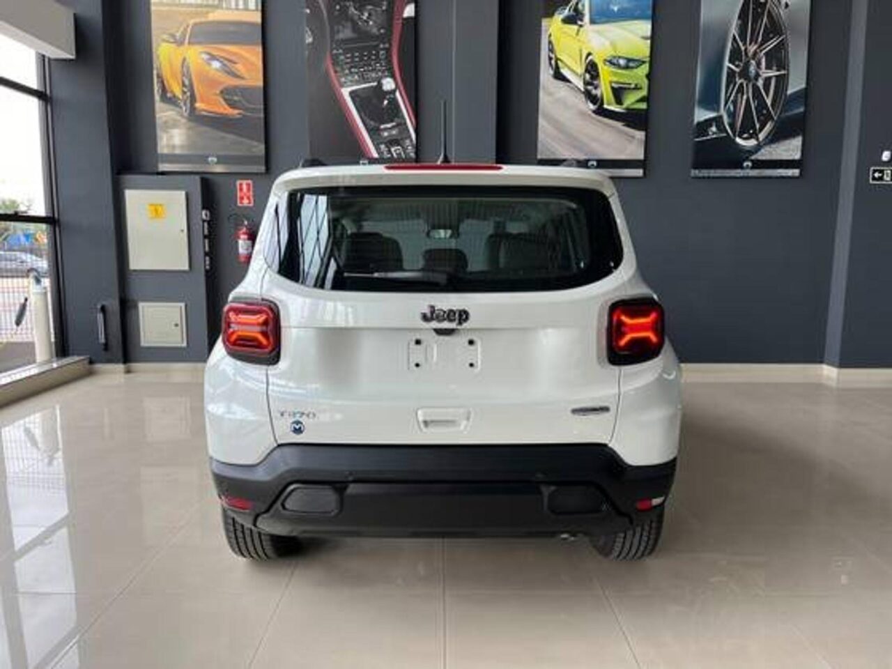 Jeep Renegade Sahara 2025