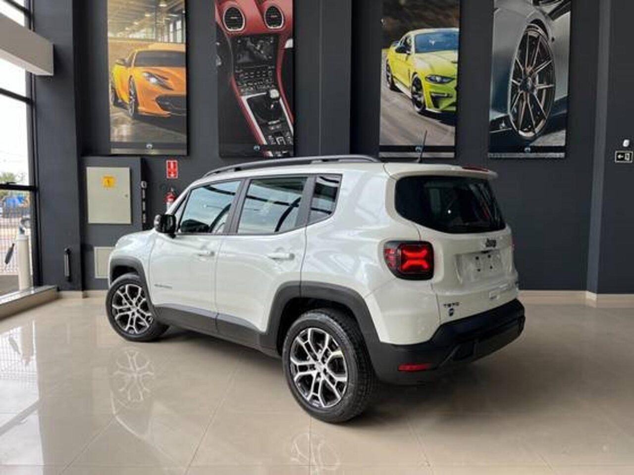 Jeep Renegade Sahara 2025