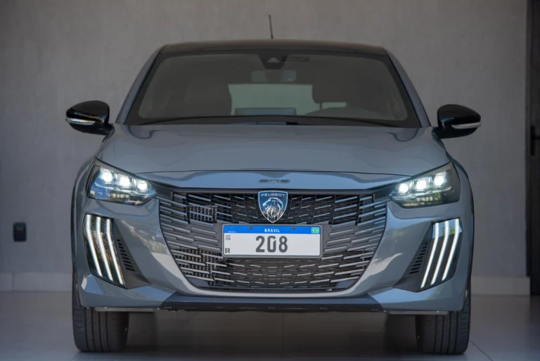 Peugeot 208 2025 para PcD tem preço inicial de R$ 67 mil em setembro