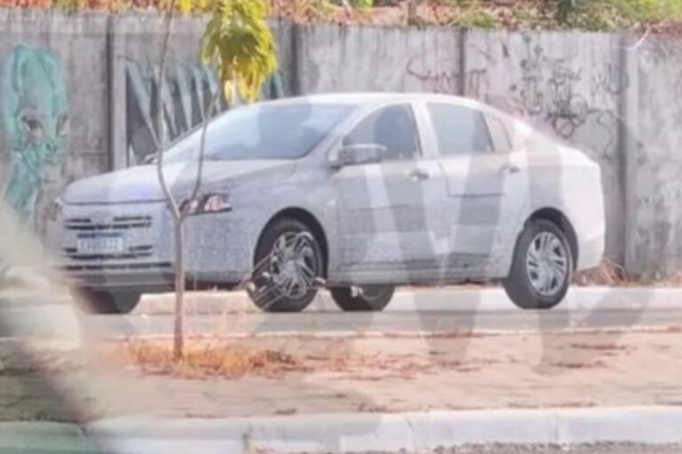 Novo Chevrolet Onix é flagrado novamente camuflado em testes