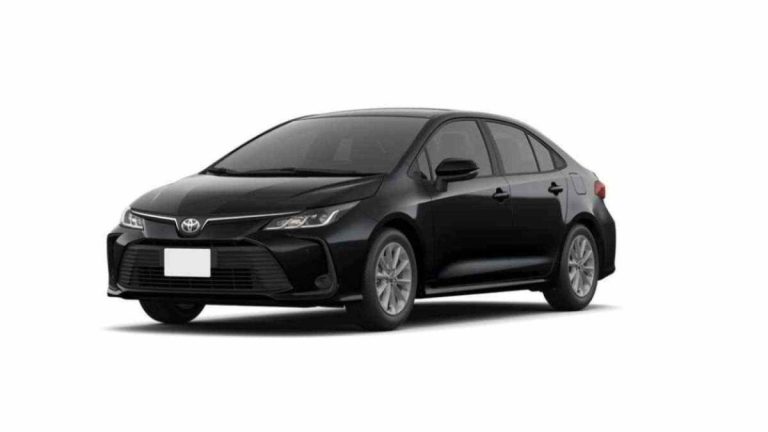 Toyota Corolla terá versão híbrida de entrada para competir com BYD King em 2025