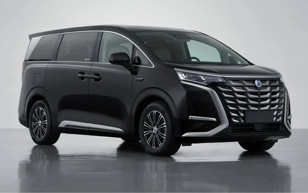 BYD Denza D9 2025 ganha nova geração de propulsão na China