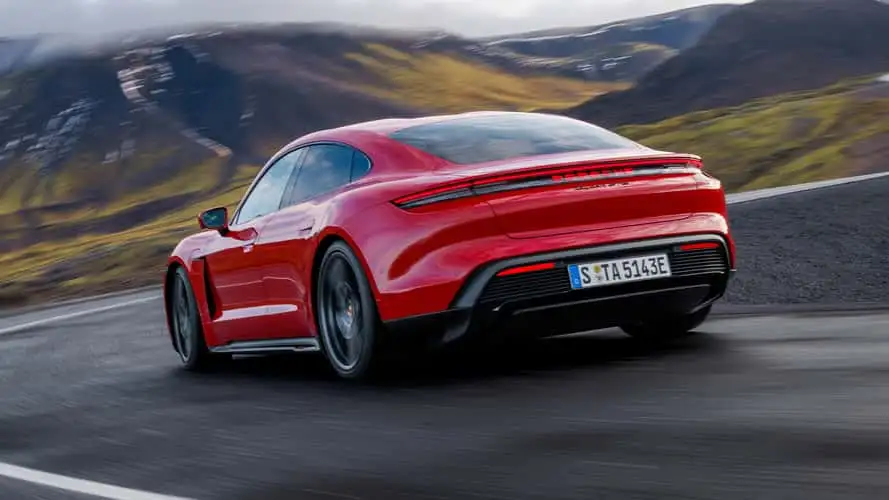 Porsche integra YouTube em modelos como Taycan, 911 e Cayenne