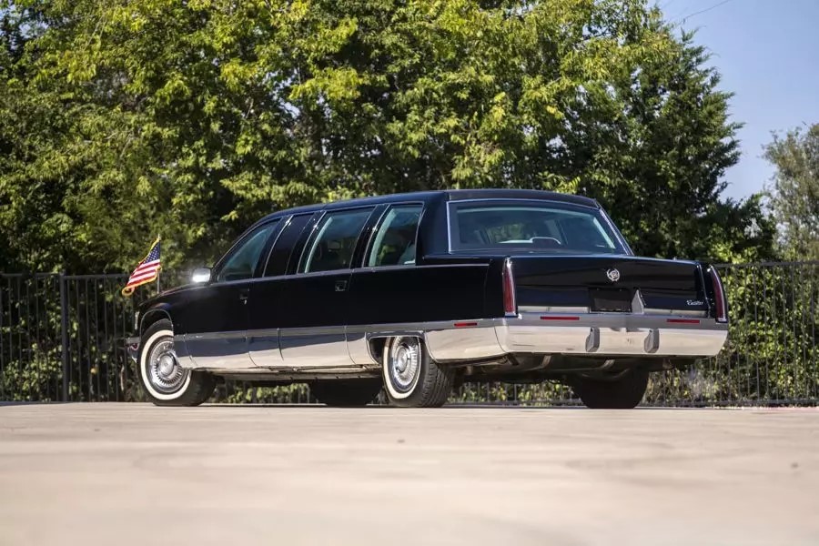 Limusine presidencial de Bill Clinton, um Cadillac Fleetwood Brougham, está à venda
