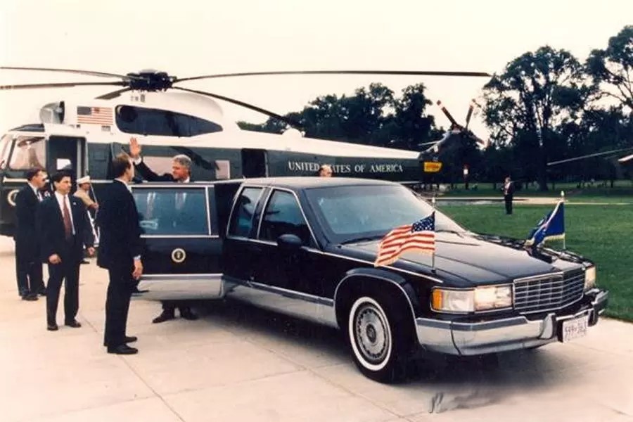 Limusine presidencial de Bill Clinton, um Cadillac Fleetwood Brougham, está à venda