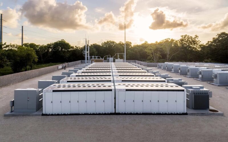 Tesla inicia produção experimental de baterias Megapack em Xangai