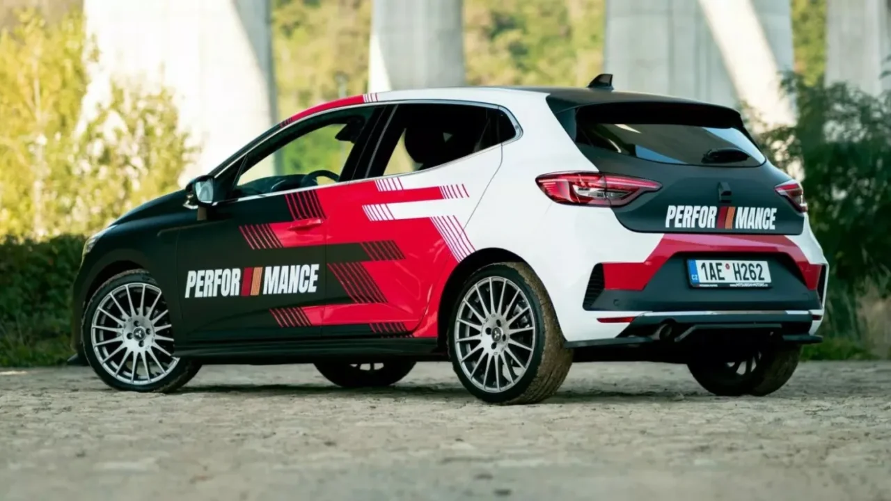 Mitsubishi Colt ganha versão Performance com visual de rally e motor 1.0 turbo
