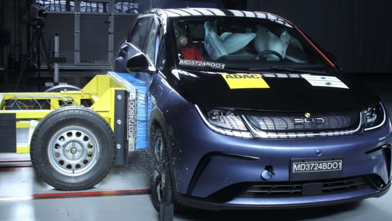 BYD Dolphin Plus garante cinco estrelas em teste de segurança do Latin NCAP