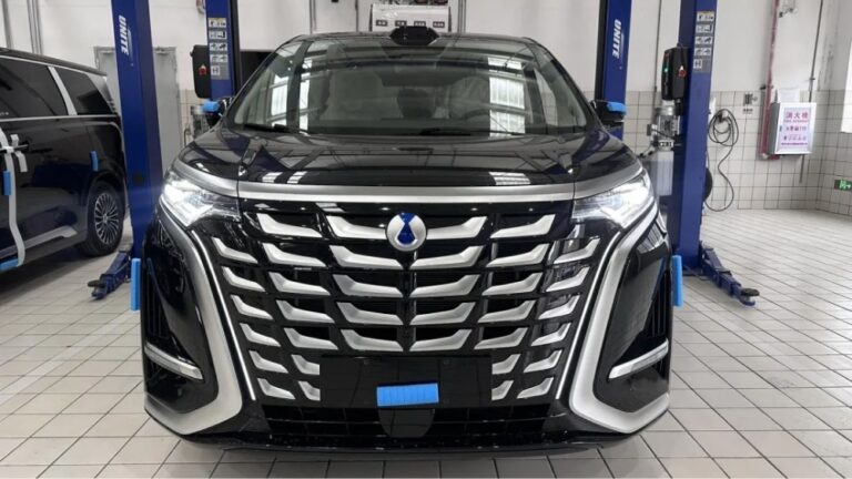 BYD Denza D9 DM-i 2025 chega às concessionárias chinesas com novo sistema híbrido e LiDAR