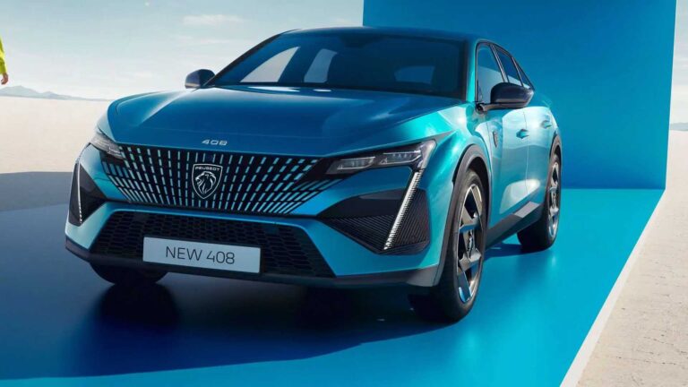 Peugeot e-408 é lançado oficialmente no Reino Unido com 452 km de autonomia