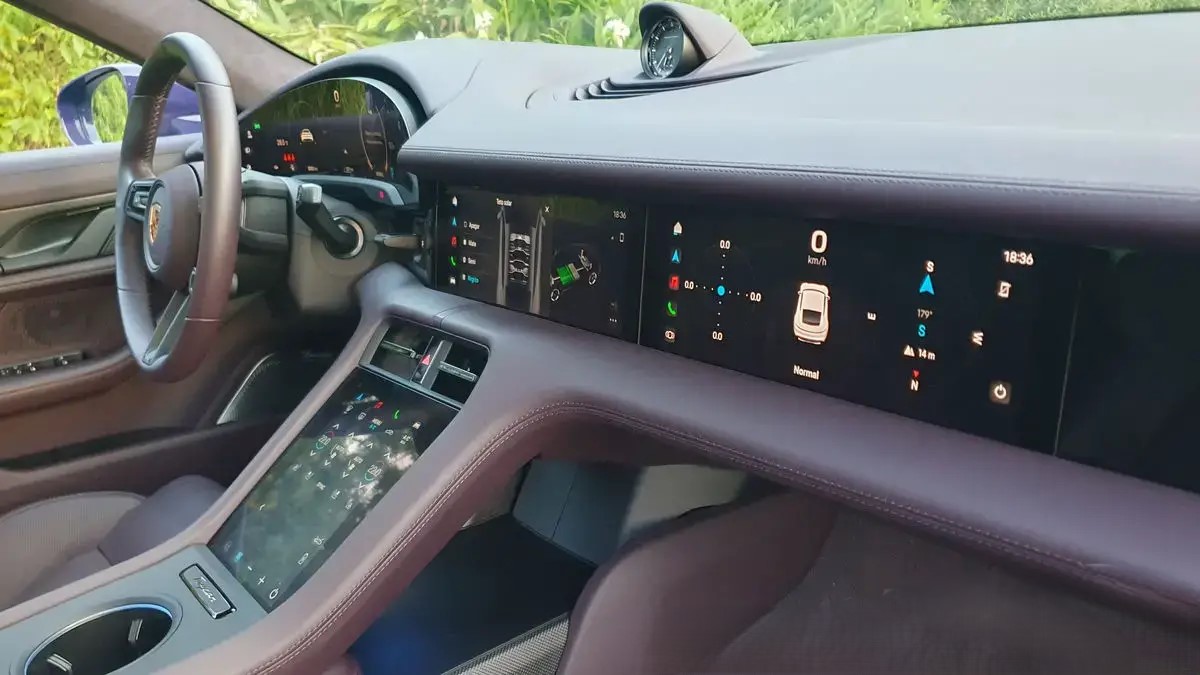 Porsche integra YouTube em modelos como Taycan, 911 e Cayenne