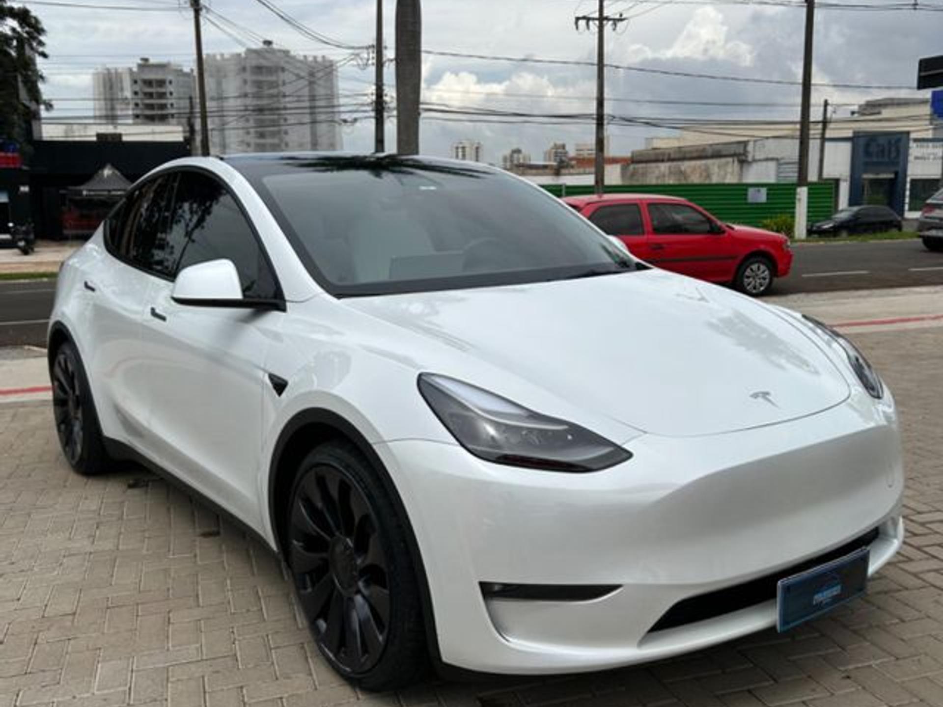 Segurança do Tesla Model Y questionada após invasão e agressão a proprietária na Califórnia