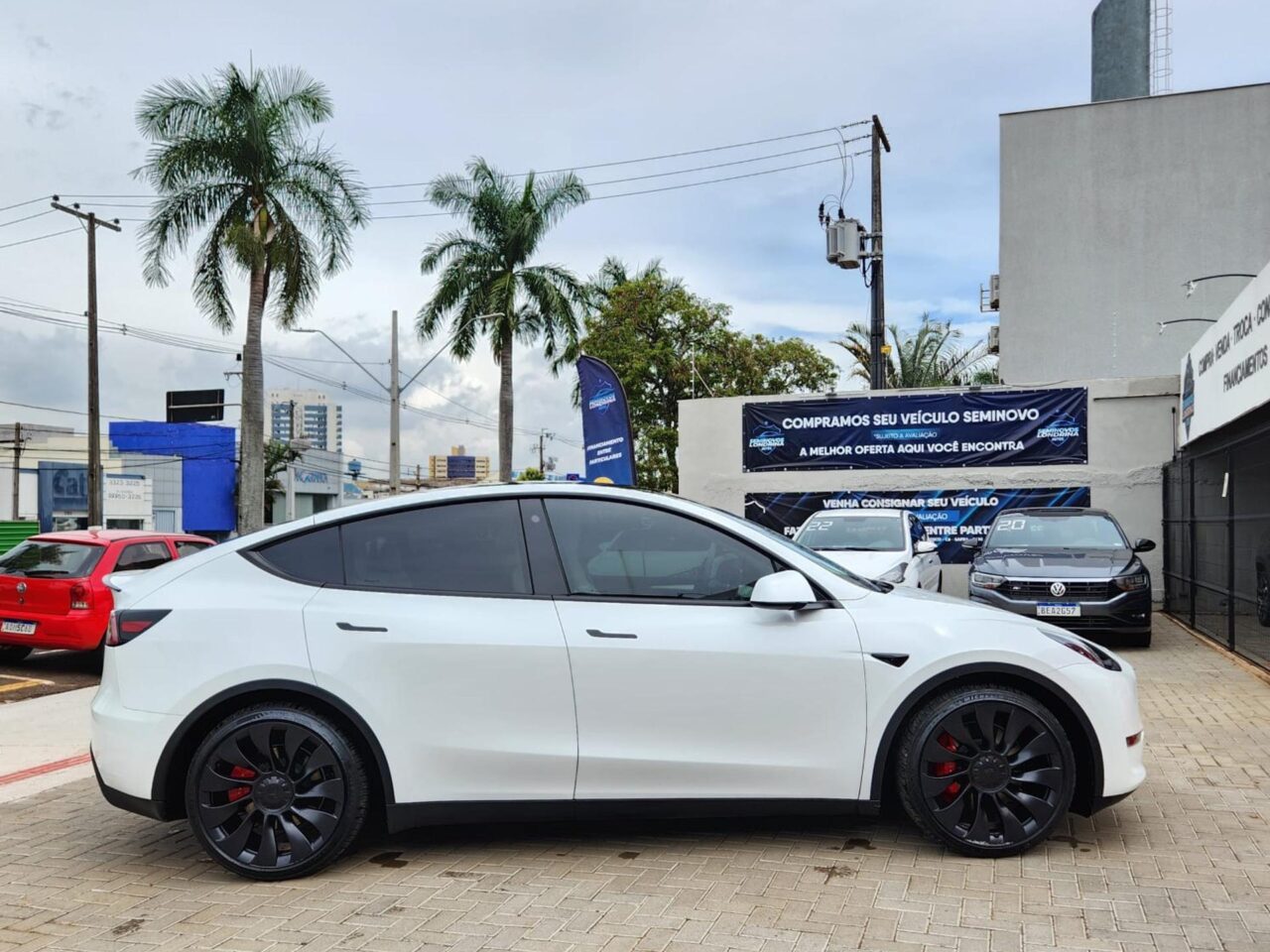 Segurança do Tesla Model Y questionada após invasão e agressão a proprietária na Califórnia