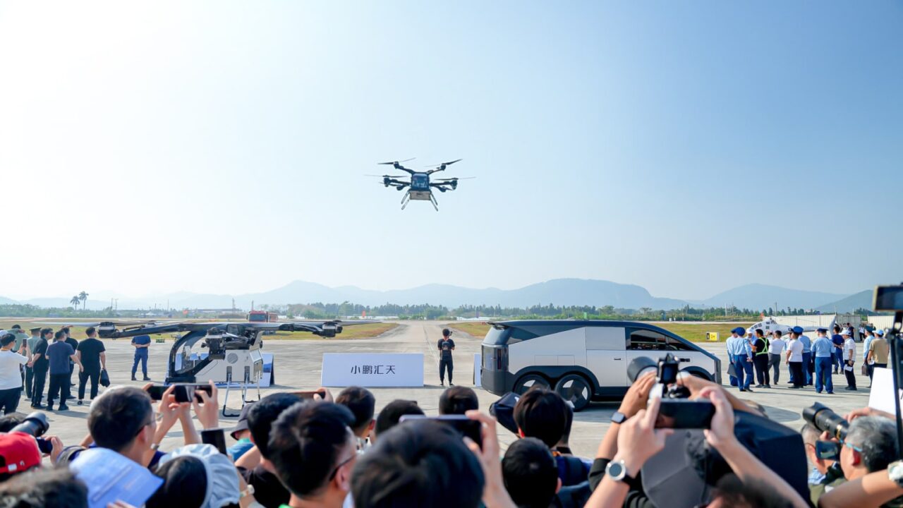 CEO da Xpeng testa protótipo de carro voador modular que chega em 2026
