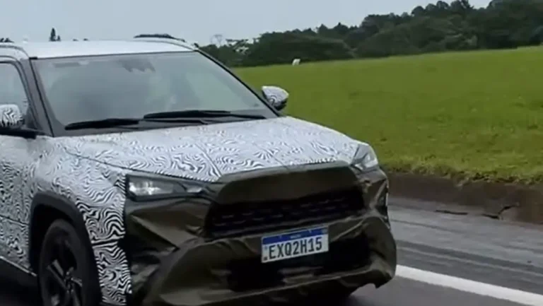 Toyota Yaris Cross é flagrado no interior de São Paulo e terá versão híbrida flex