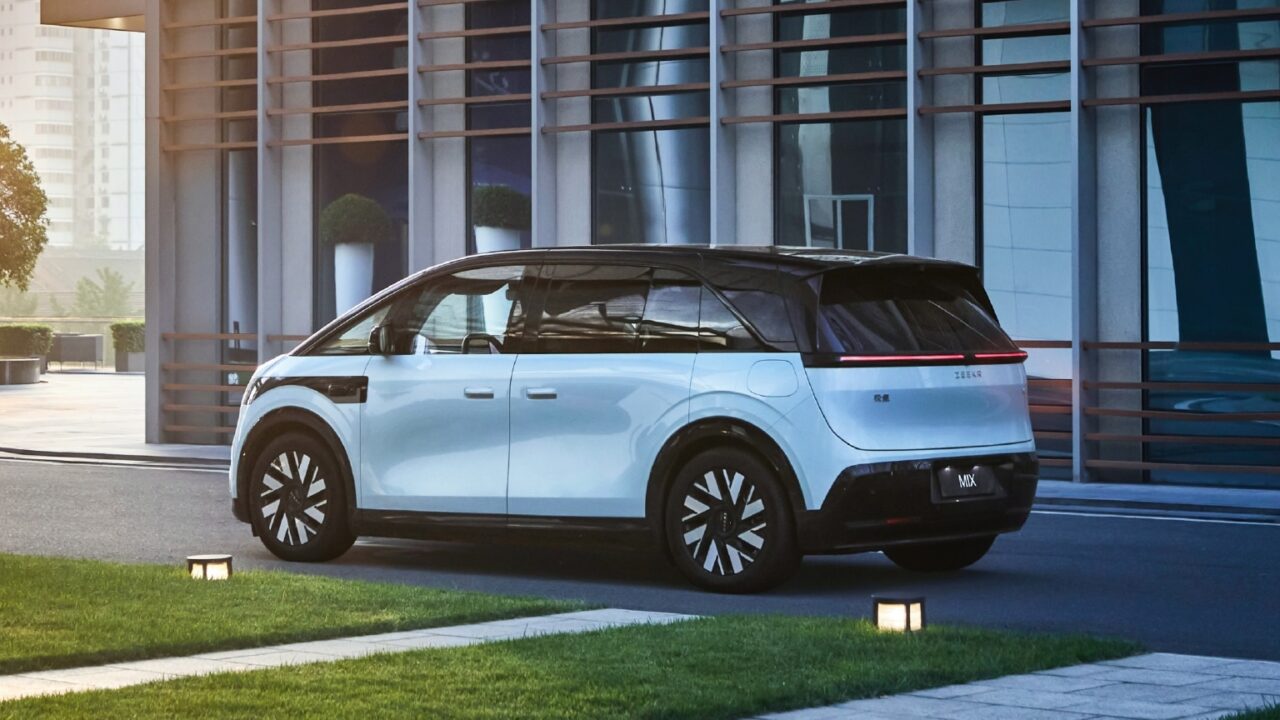 Zeekr atinge marca de 400 mil veículos elétricos em 37 meses