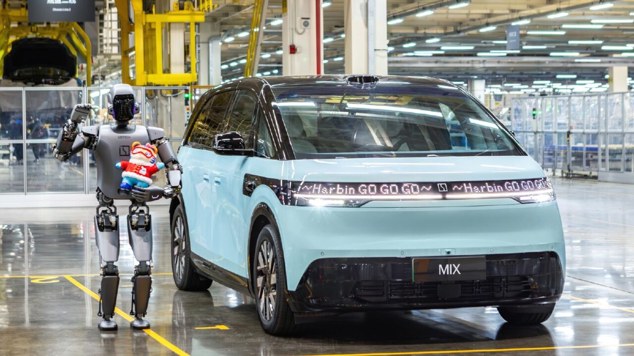 Zeekr atinge marca de 400 mil veículos elétricos em 37 meses