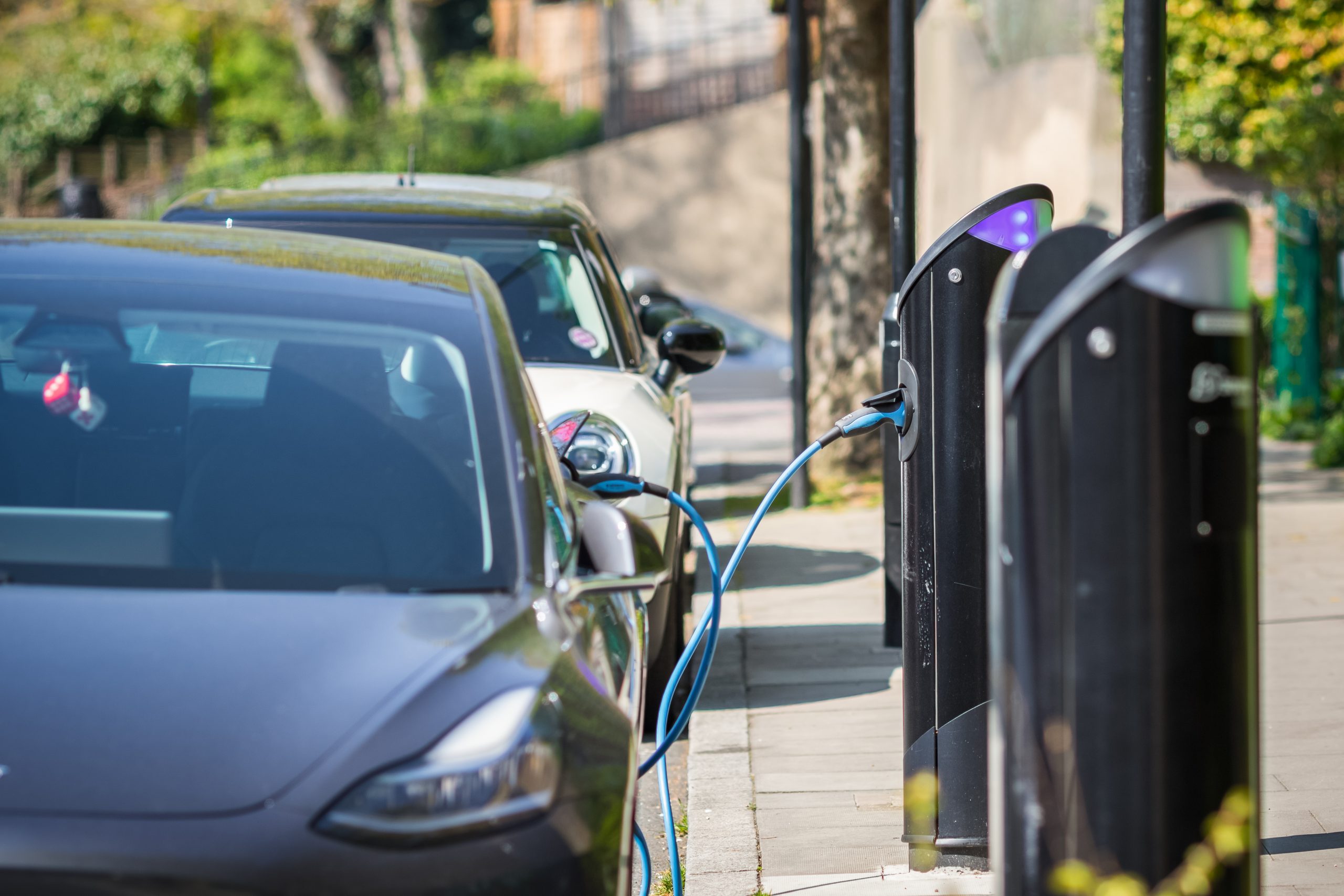 União Europeia avalia subsídios para veículos elétricos em meio à queda nas vendas