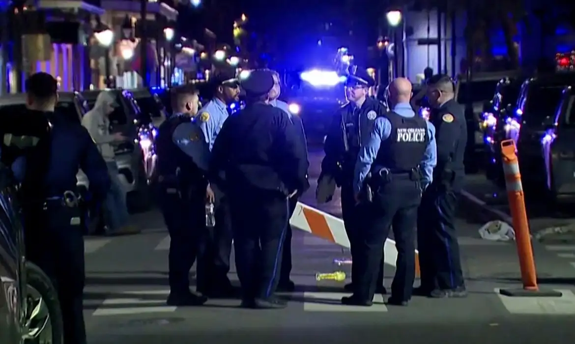 Aumento no uso de veículos como arma preocupa autoridades nos EUA após atropelamento em Nova Orleans