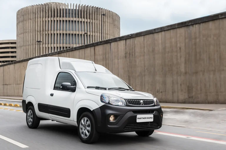 Peugeot Partner Rapid e Expert chegam a linha 2025 com novos motores
