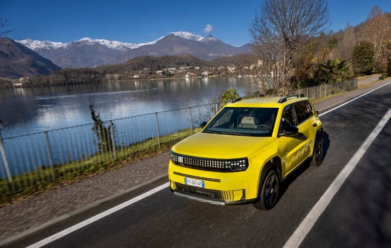 Fiat Grande Panda: configurador oficial revela versão de entrada com visual espartano na Itália