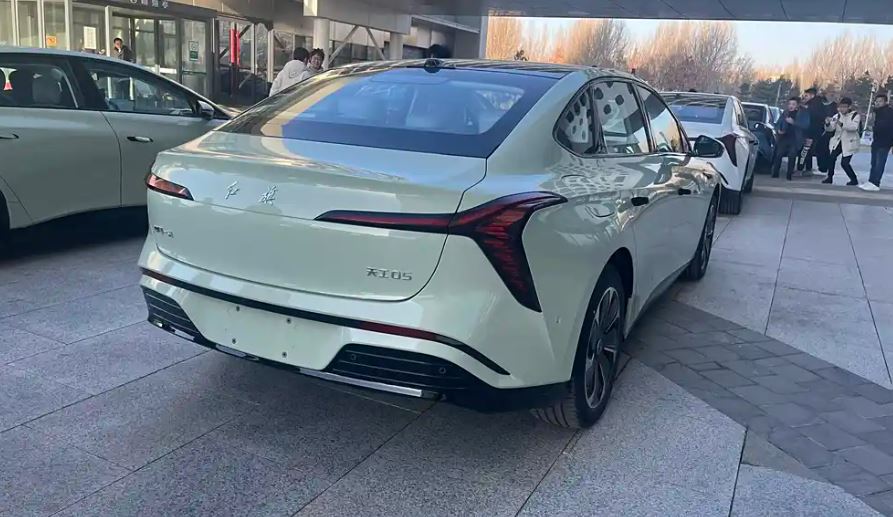 Hongqi Tiangong 05: Novo sedã elétrico de luxo da FAW estreia em breve na China