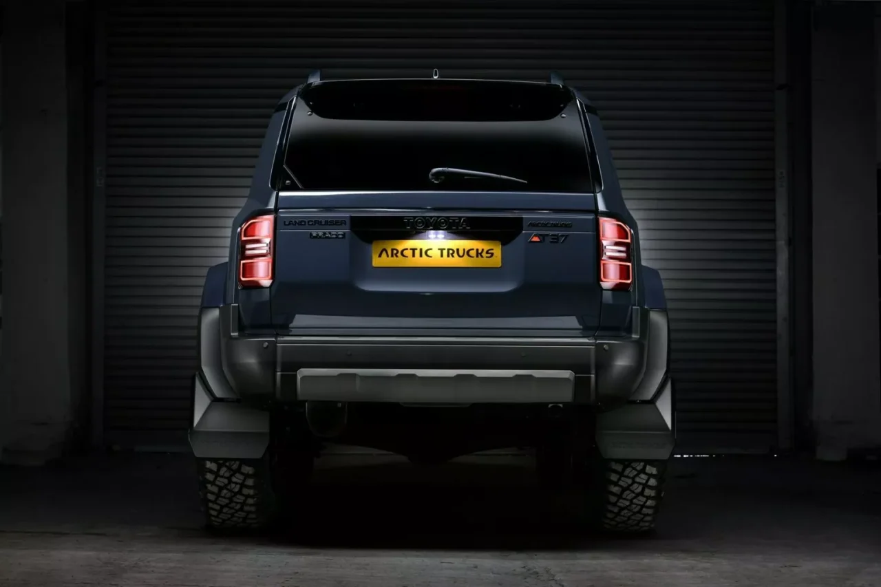 Land Cruiser AT37: Arctic Trucks revela versão off-road com visual robusto e suspensão elevada