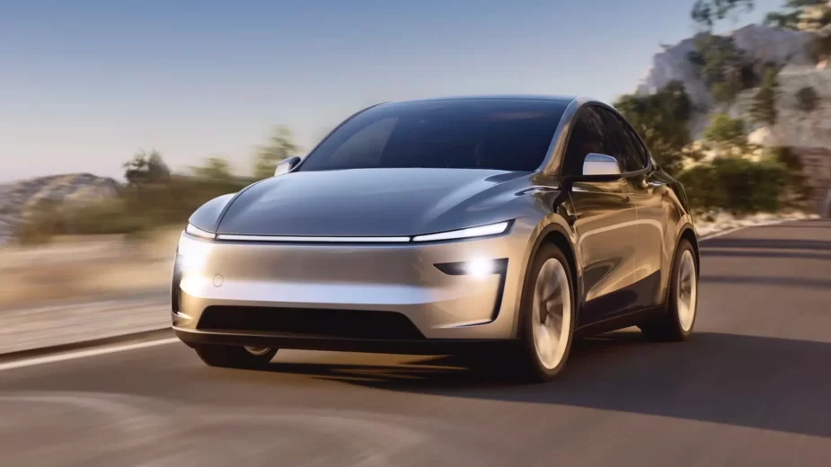 Tesla planeja carros elétricos mais acessíveis e serviço de direção autônoma em 2025