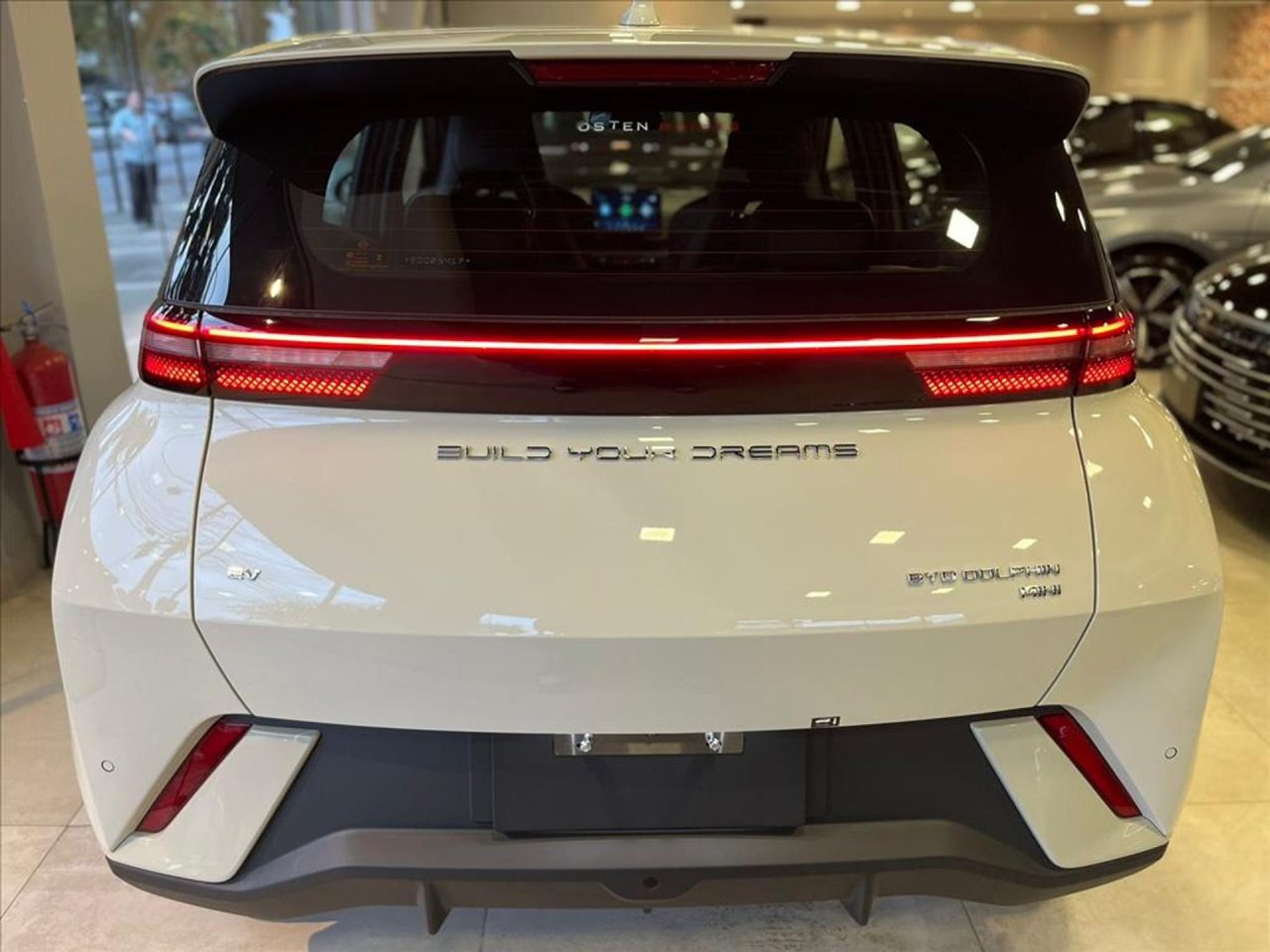 BYD Dolphin Mini sofre reajuste de preço de R$ 3 mil em janeiro de 2025