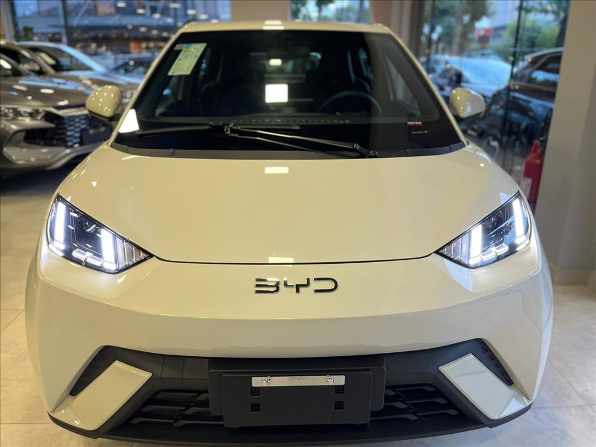 BYD Dolphin Mini Cargo ganha as ruas em teste da Grilo Mobilidade