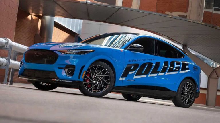 Polícia de Michigan adota Ford Mustang Mach-E em sua frota, gerando debate