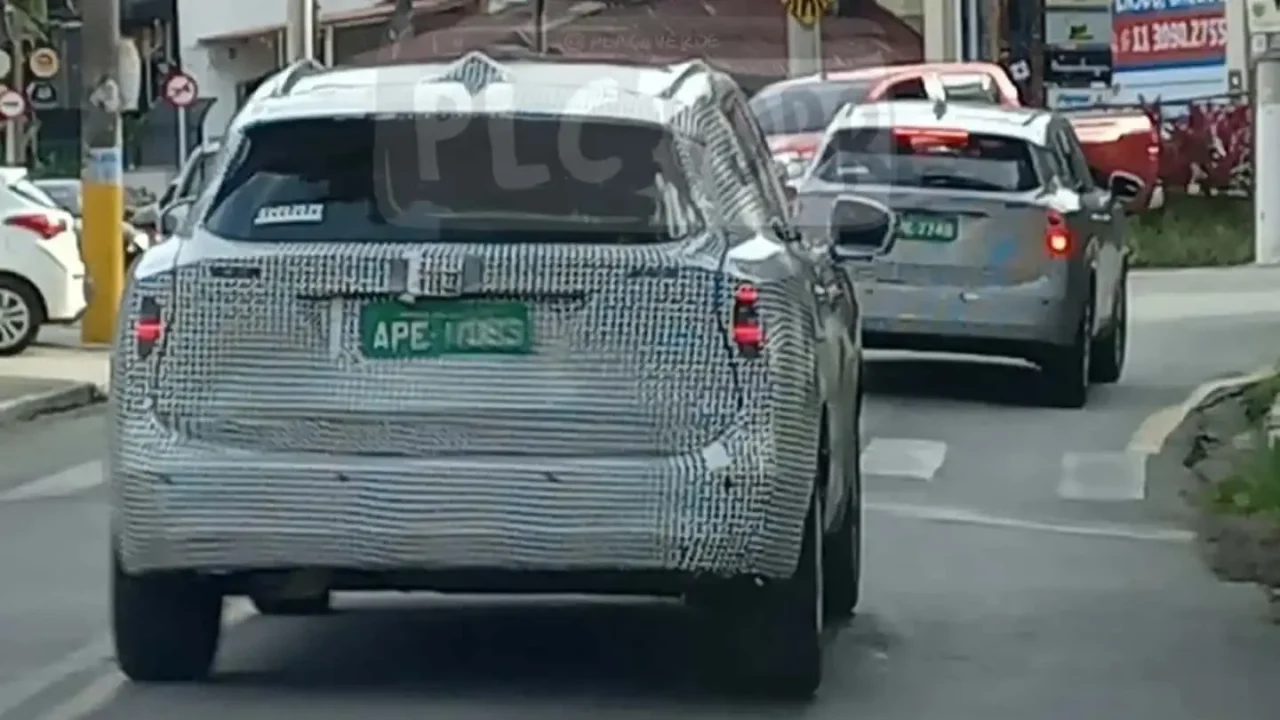 Nissan Kicks foi flagrado em São Paulo, a nova geração chega em breve