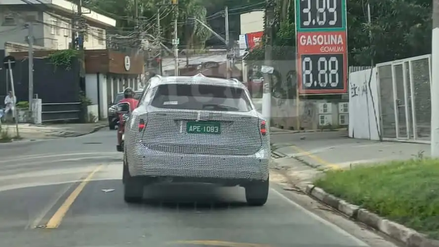 Nissan Kicks foi flagrado em São Paulo, a nova geração chega em breve
