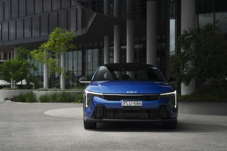 Kia K4 2025: Nova geração do sedã substitui o Cerato na Austrália