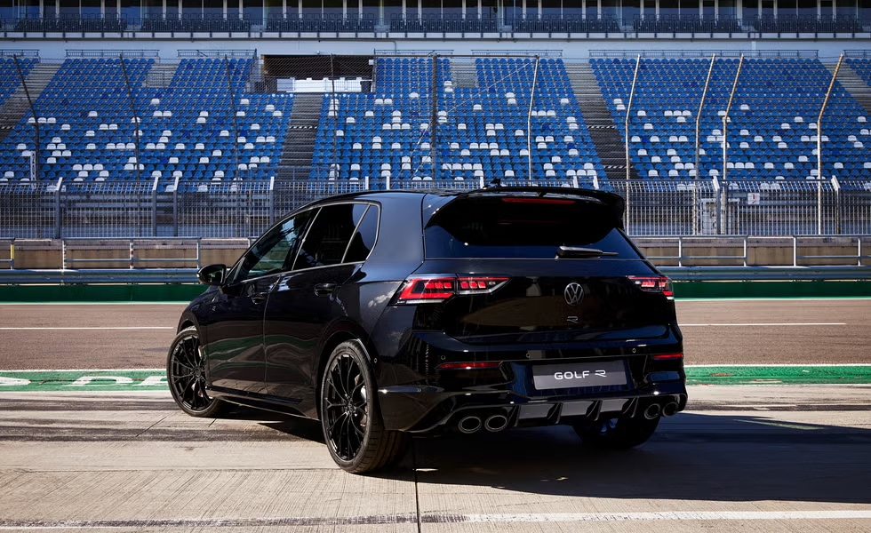 Volkswagen divulga preços e novidades dos Golf GTI e Golf R 2025 nos EUA