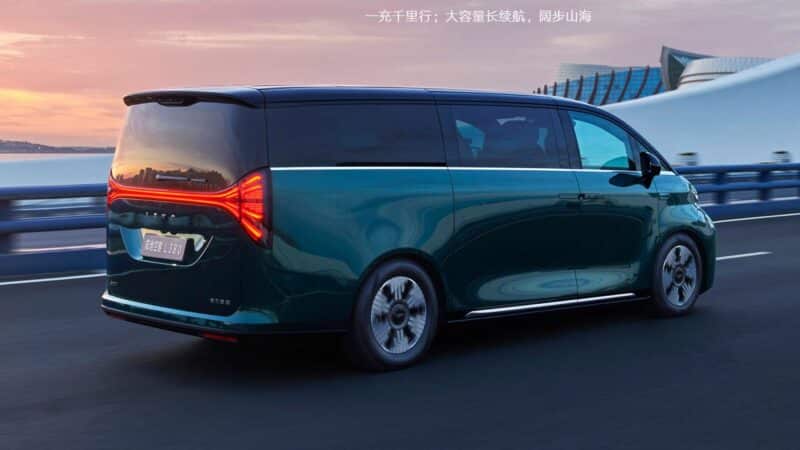 Geely Galaxy LEVC L380 tem pré-venda iniciada na China