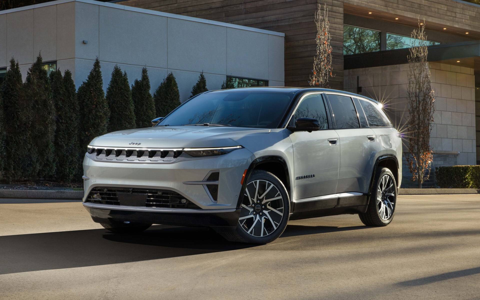 Stellantis e Dongfeng firmam mega acordo de US$ 1,18 bi para trazer Peugeot e Jeep à China