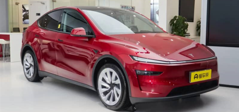 Tesla Model Y 'Juniper' inicia entregas na China em meio à acirrada concorrência