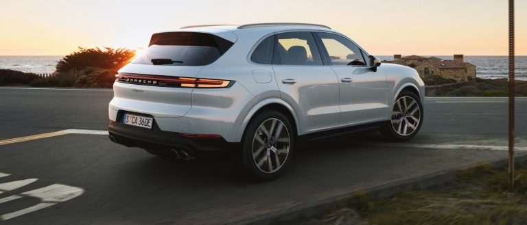 Porsche Cayenne elétrico é flagrado em testes com design cupê fastback