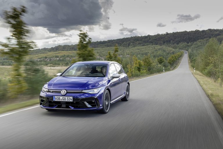 Volkswagen divulga preços e novidades dos Golf GTI e Golf R 2025 nos EUA