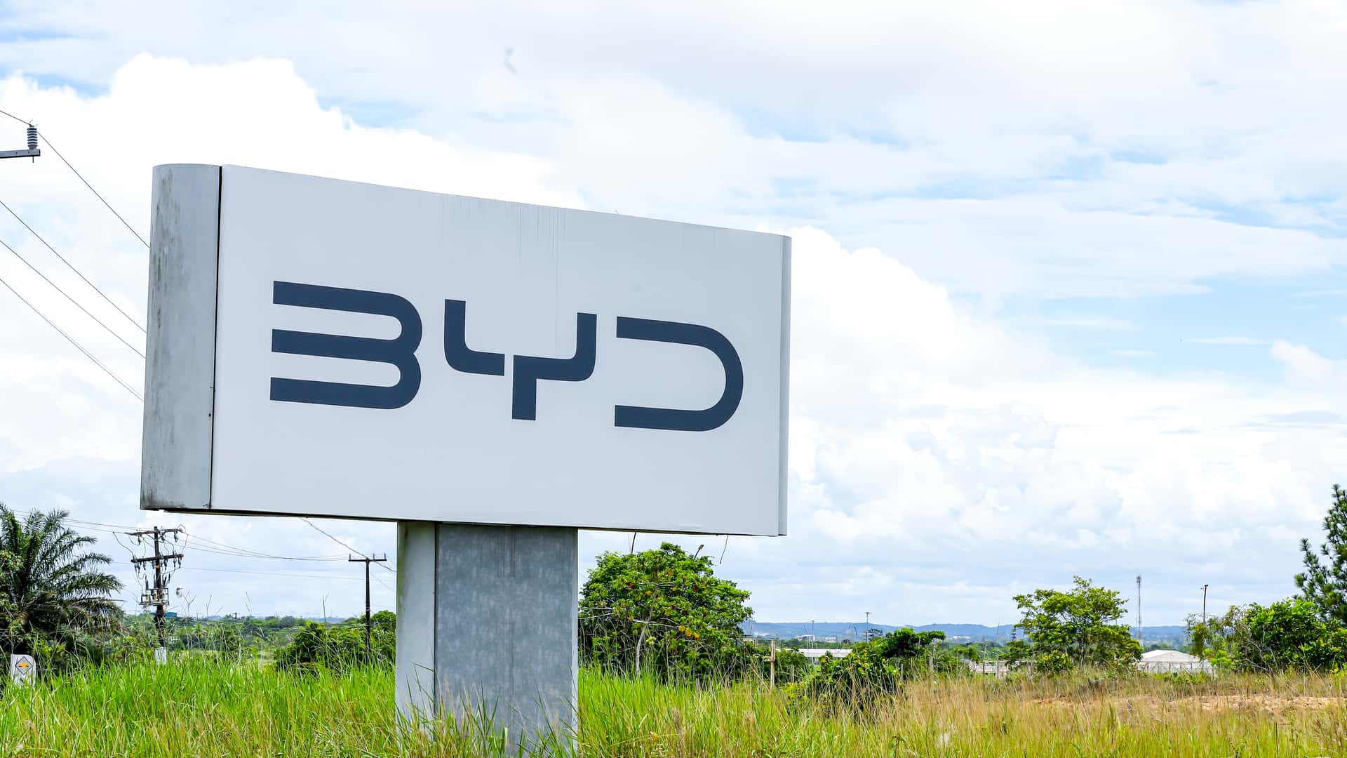 BYD é alvo de acusação sobre condições de trabalho em fábrica europeia