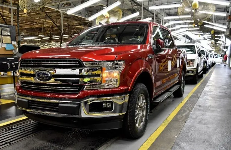 Tarifas de Trump preocupam CEO da Ford, Jim Farley