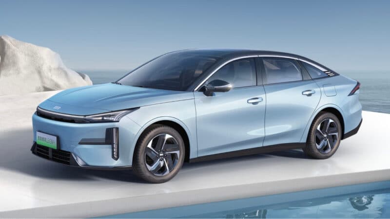 Geely Galaxy L6 EM-i chega ao mercado chinês para desafiar o BYD Qin L