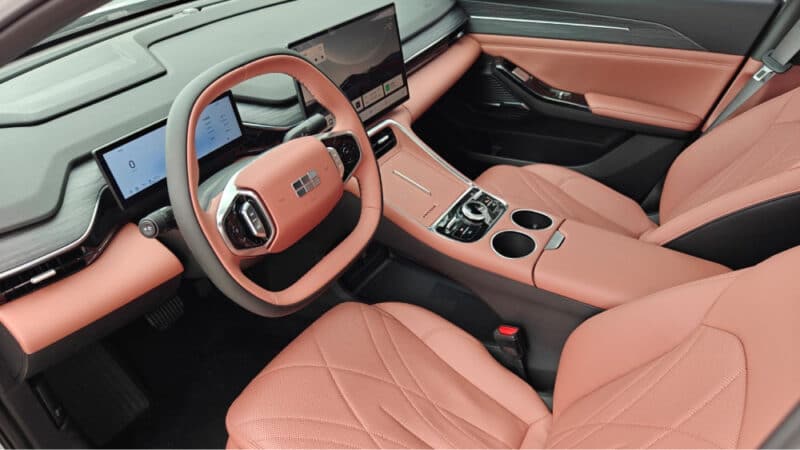 Geely Galaxy L6 EM-i chega ao mercado chinês para desafiar o BYD Qin L