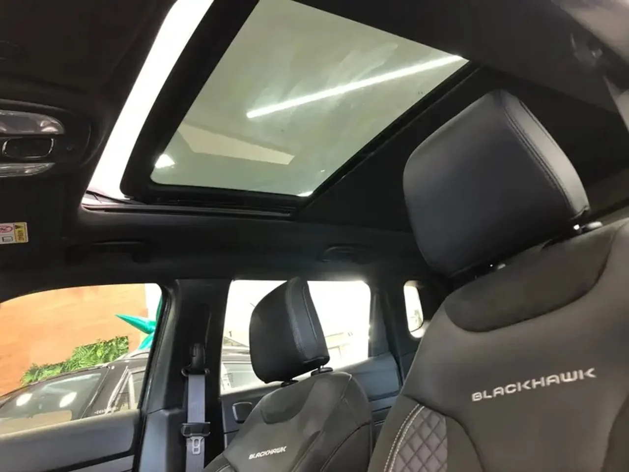 Jeep libera Compass Blackhawk para CNPJ com descontão de R$ 46.718