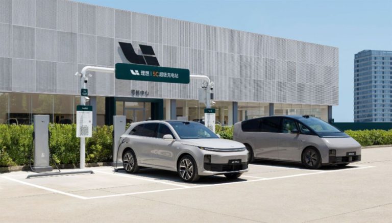 UE e China negociam sistema de preços mínimos para resolver disputas sobre tarifas de EVs