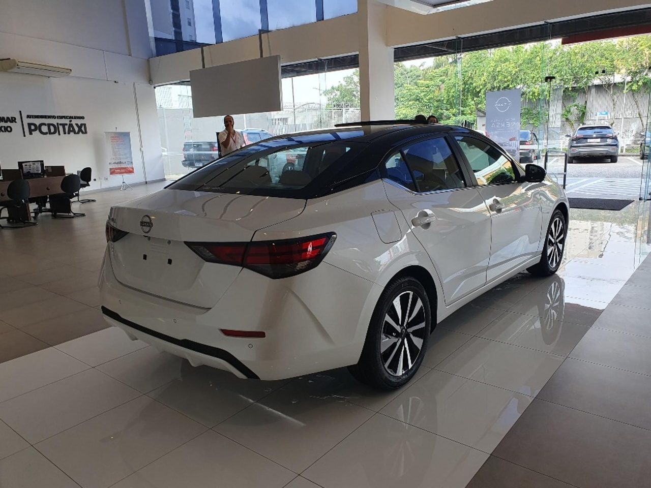 Nissan Sentra Exclusive é vendido durante o Carnaval com mega descontão R$ 23.200 para liquidar estoque